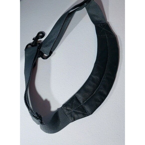 Cabela's Labatt Blue Extra Large Duffel Bag Gym Sports Camping Vacation Hunting - Picture 8 of 16